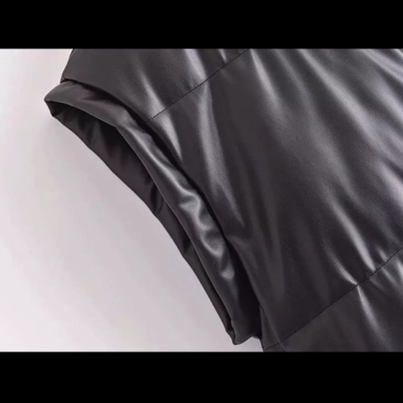 NEW ARRIVAL!!💫CASA B| Cap Sleeve Vegan Leather Long Oversized Puffer Vest - Picture 6 of 14
